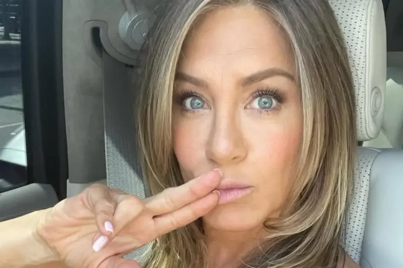 Jennifer Aniston sonriendo en foto